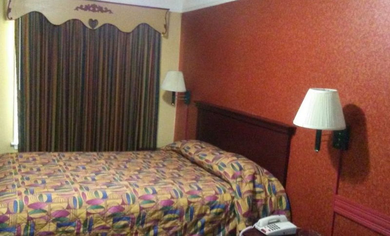 Redford Inn & Jacuzzi Suites (Redford Motel) - From Web Listing (newer photo)
